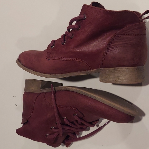 FINAL PRICE🔥Steve Madden Lace Color burgundy 👢 boot - Picture 12 of 15